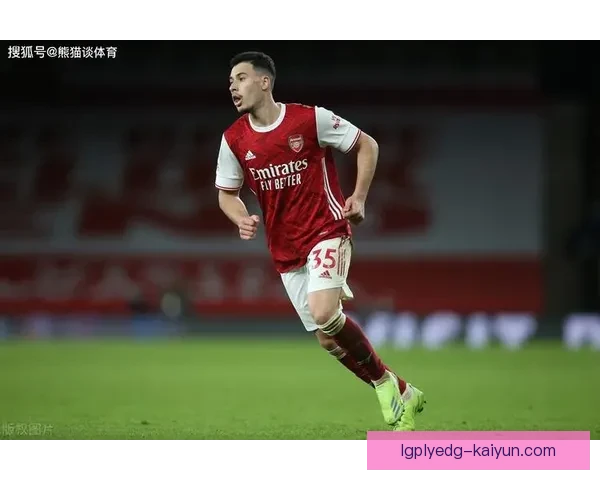 英超内森·阿克状态回暖，表现稳健助球队争取佳绩