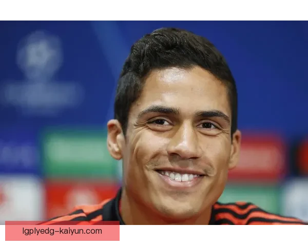 瓦拉内近期比赛表现稳健，状态回暖备受关注。